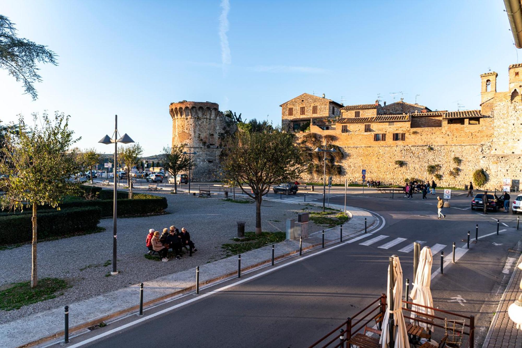 Bellavista Free Parking City Center San Gimignano Bagian luar foto