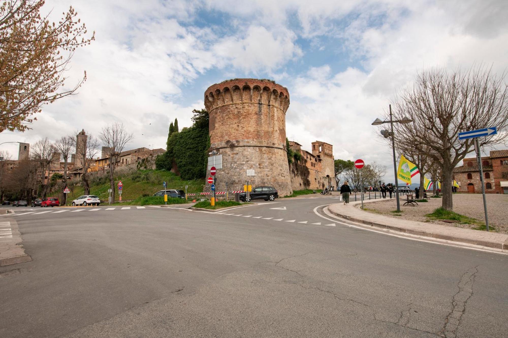 Bellavista Free Parking City Center San Gimignano Bagian luar foto